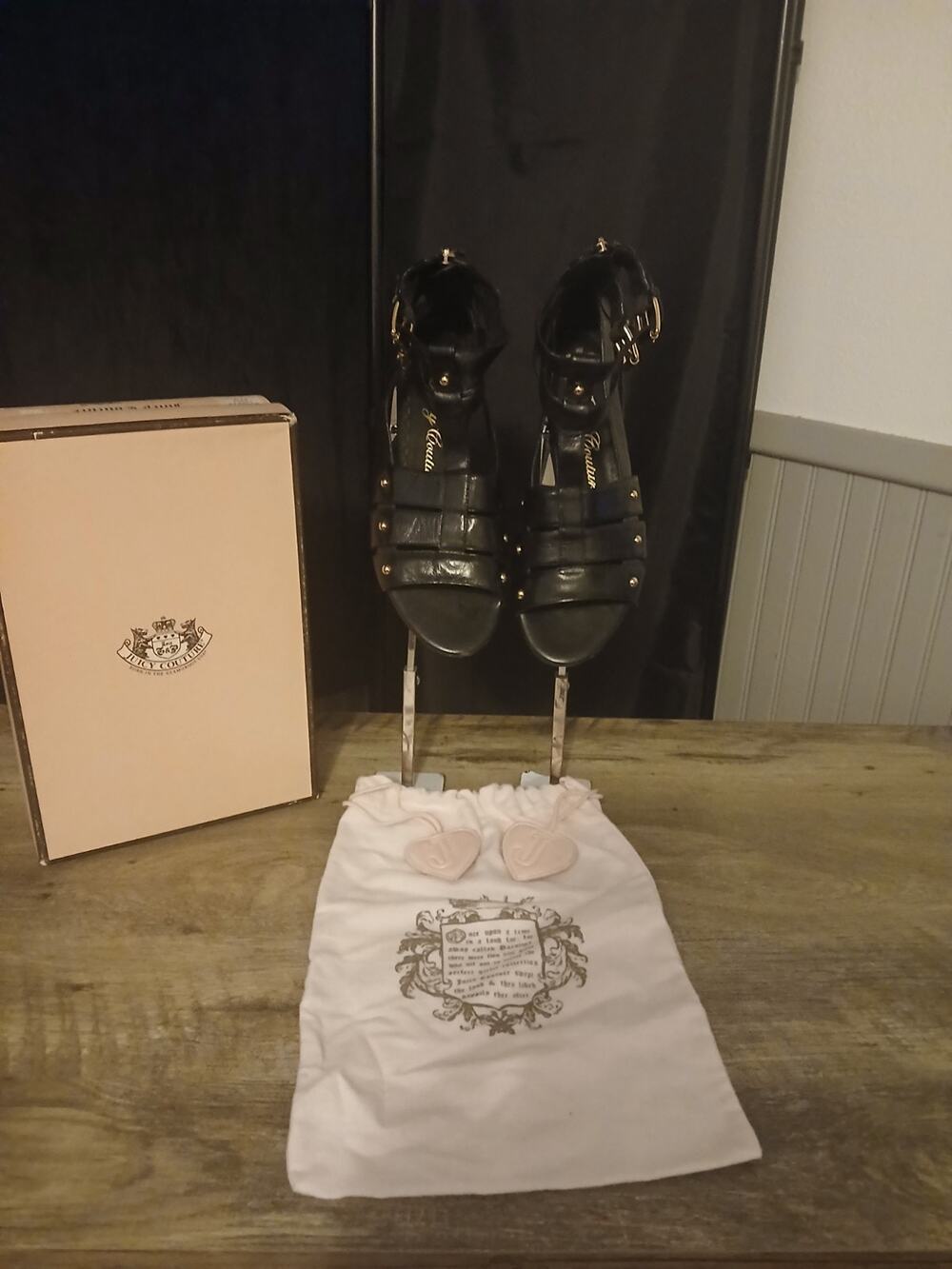 JUICY COUTURE Flat Gladiator Black Goat Leather Sandle's Women's 8.5
